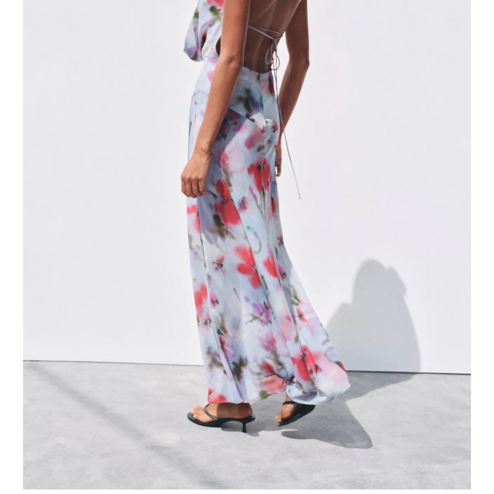 Zara printed halter Backless Floral Dress in Pink and White - Picture 5 of 7